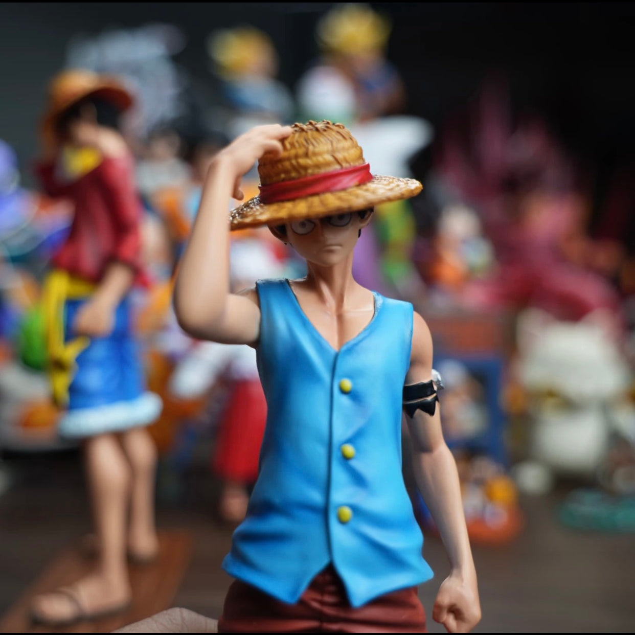 22cm Two Color Standing Straw Hat Luffy Figure